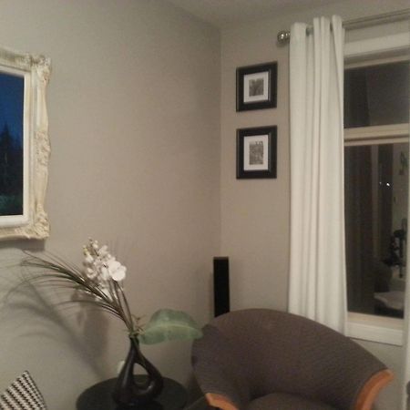 Pinnacle Inn & Suites Aspen YYC Exteriör bild