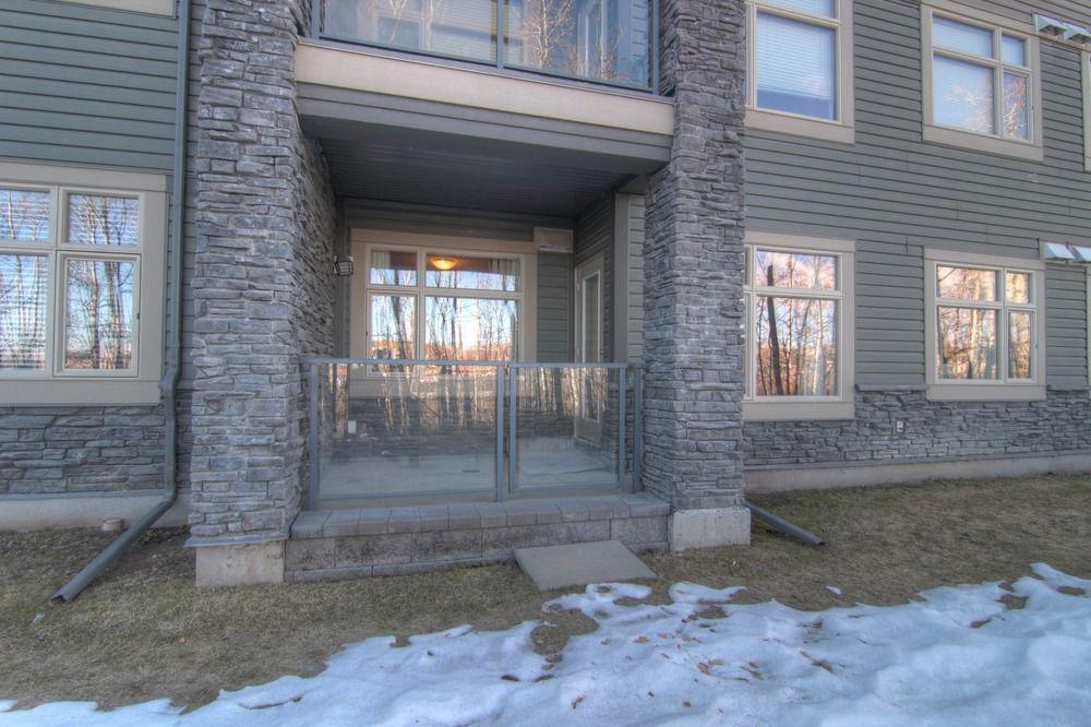 Pinnacle Inn & Suites Aspen YYC Exteriör bild