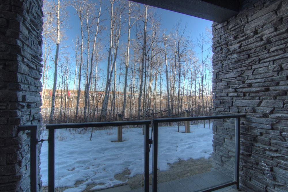 Pinnacle Inn & Suites Aspen YYC Exteriör bild