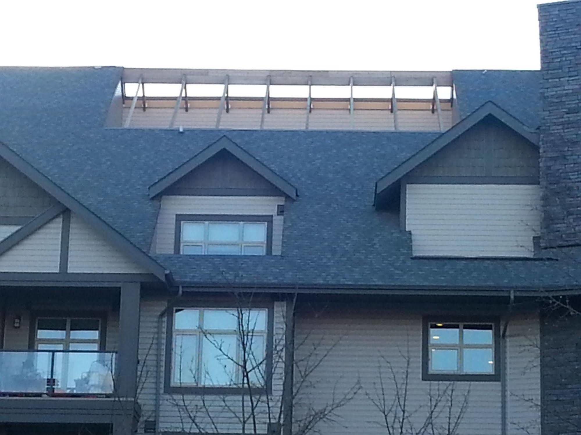 Pinnacle Inn & Suites Aspen YYC Exteriör bild